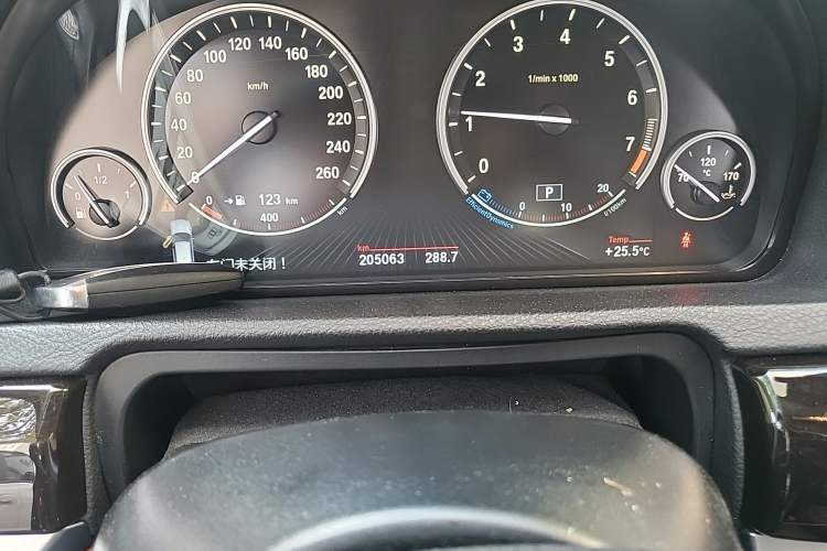 Used BMW 5 Series GT 2014 535i Leading Model Odometer Close Up