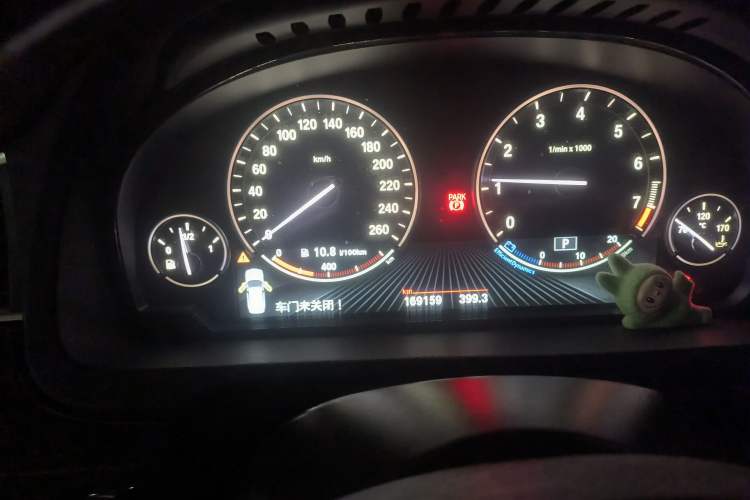 Used BMW 5 Series GT 2014 528i Luxury Edition Odometer Close Up