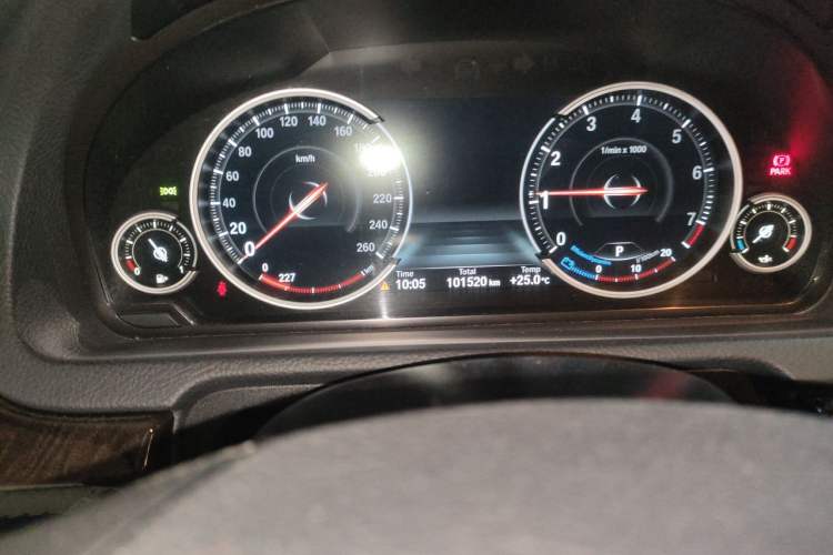 Used BMW 5 Series GT 2014 528i Leading Model Odometer Close Up