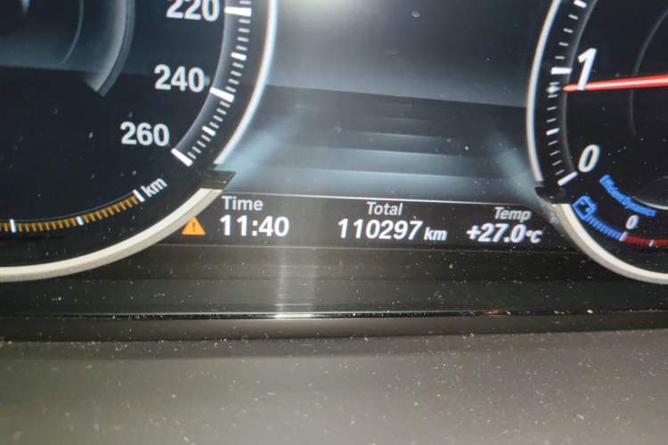 Used BMW 5 Series GT 2014 528i Leading Model Odometer Close Up