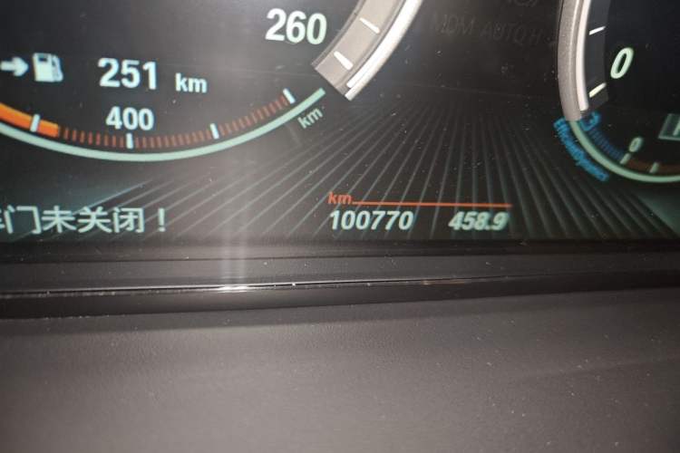 Used BMW 5 Series GT 2014 528i Leading Model Odometer Close Up