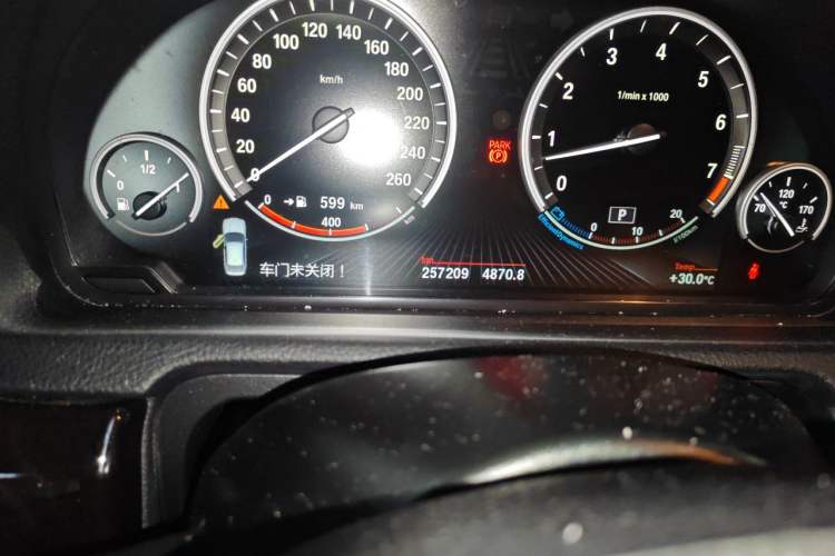 Used BMW 5 Series GT 2014 535i Leading Model Odometer Close Up