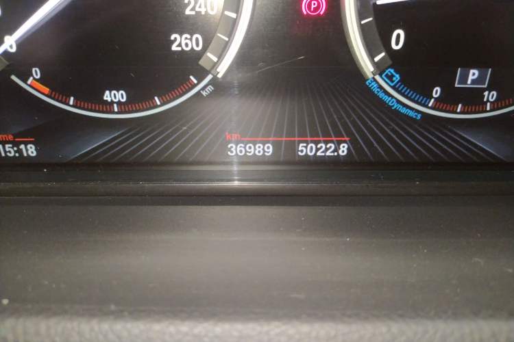 Used BMW 5 Series GT 2014 528i Leading Model Odometer Close Up