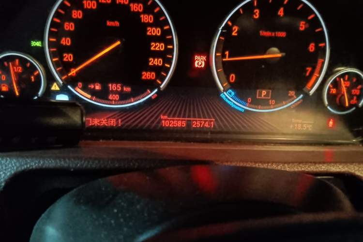Used BMW 5 Series GT 2014 528i Leading Model Odometer Close Up
