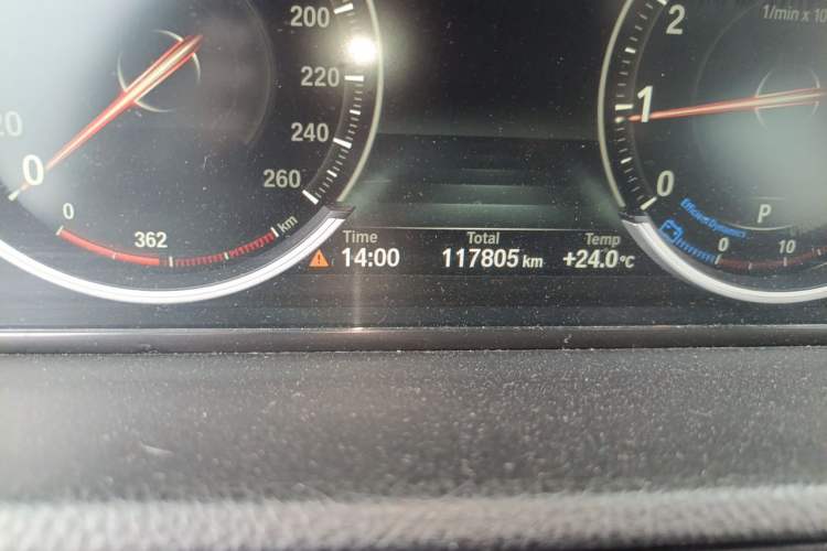 Used BMW 5 Series GT 2014 528i Leading Model Odometer Close Up
