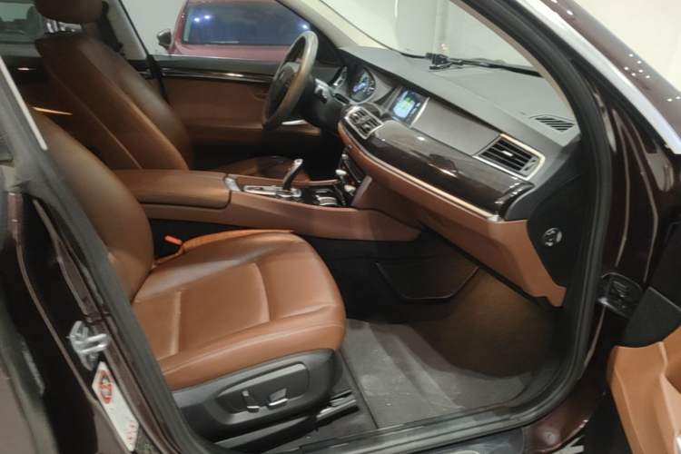 Used BMW 5 Series GT 2014 528i Leading Model Right Front Seat