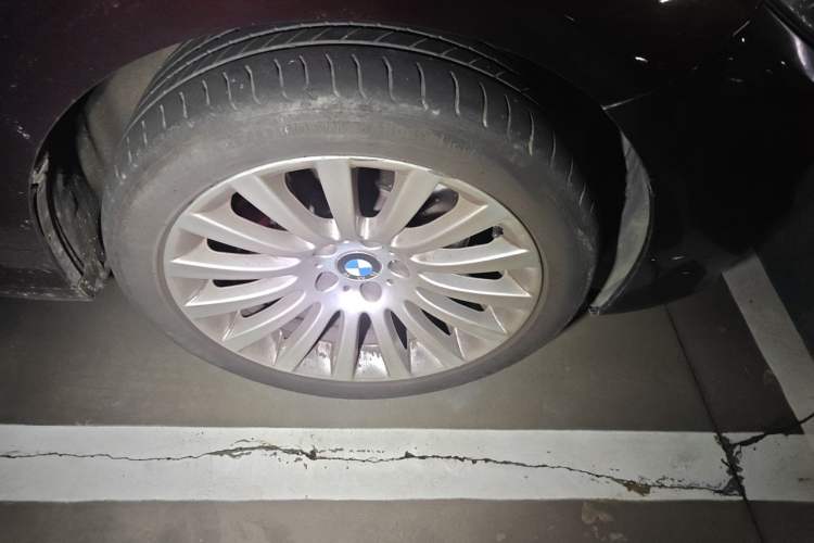 Used BMW 5 Series GT 2014 535i Leading Model Right Front Wheel Hub