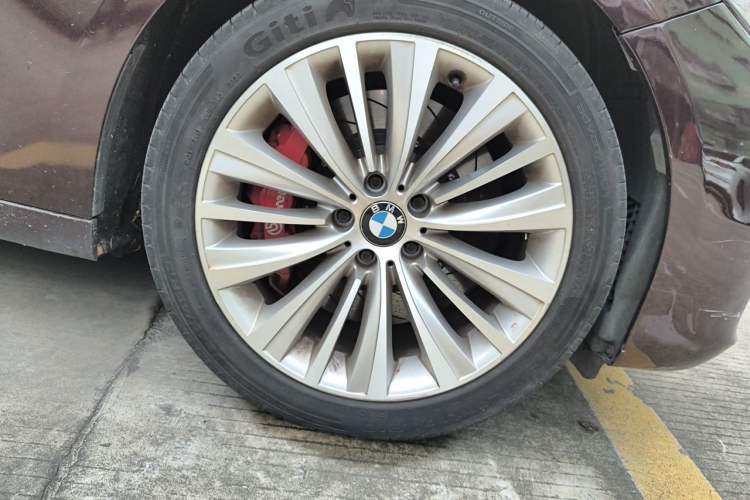 Used BMW 5 Series GT 2014 528i Luxury Edition Right Front Wheel Hub