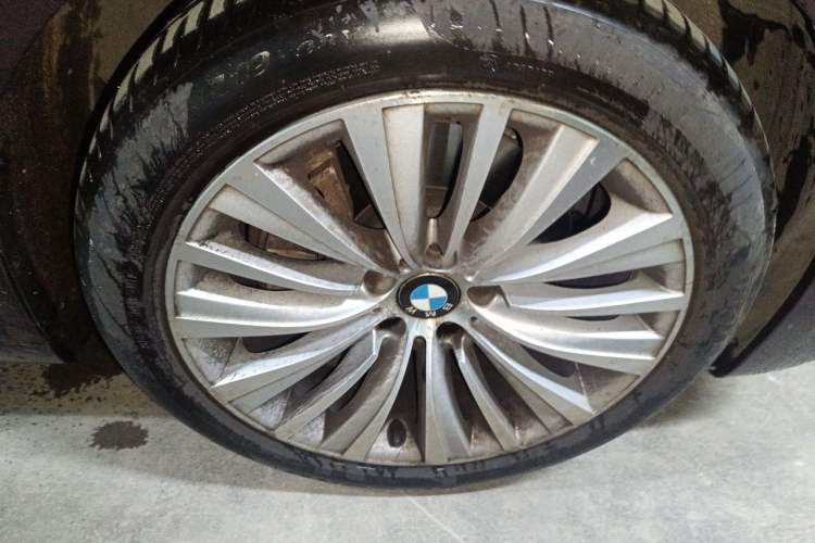 Used BMW 5 Series GT 2014 528i Luxury Edition Right Front Wheel Hub