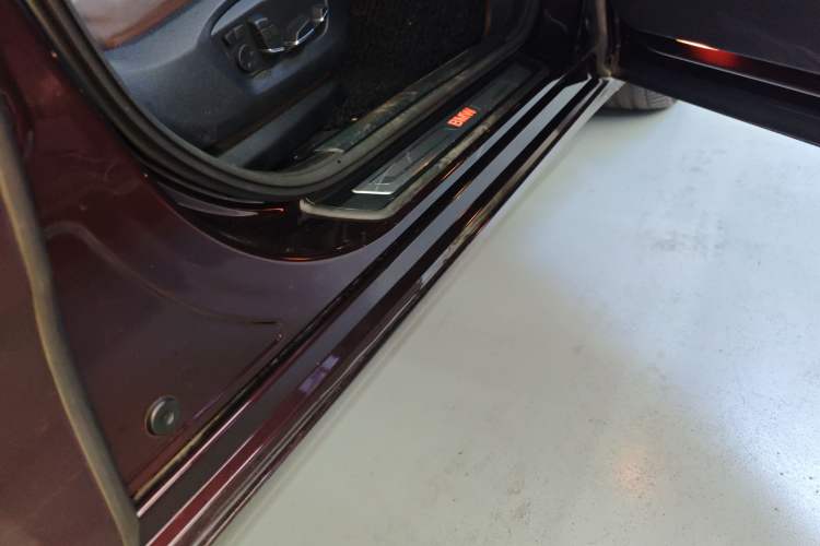 Used BMW 5 Series GT 2014 528i Luxury Edition Right Side Sill