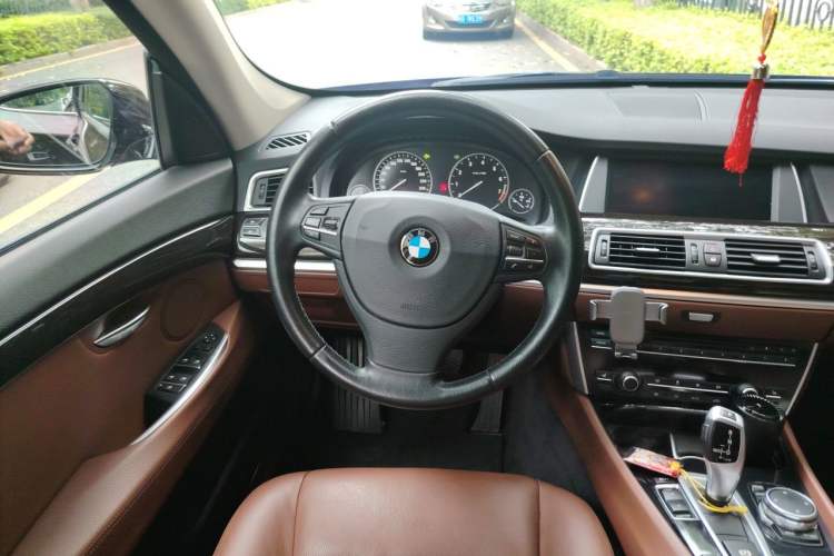 Used BMW 5 Series GT 2014 528i Leading Model Steering Wheel