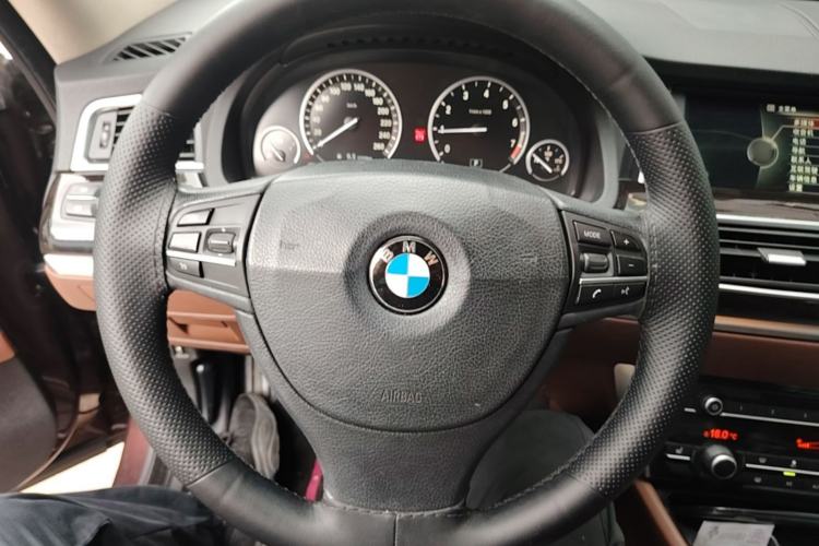 Used BMW 5 Series GT 2014 528i Leading Model Steering Wheel