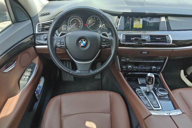 Used BMW 5 Series GT 2014 535i Leading Model Steering Wheel
