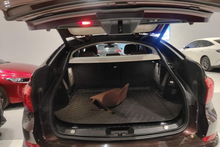 Used BMW 5 Series GT 2014 528i Leading Model Trunk