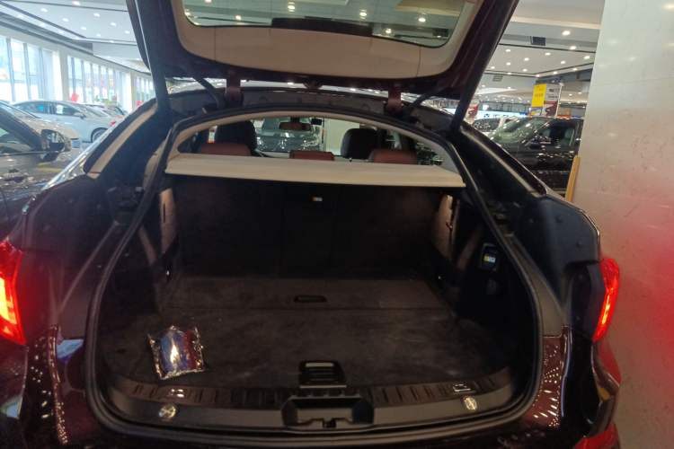 Used BMW 5 Series GT 2014 528i Leading Model Trunk