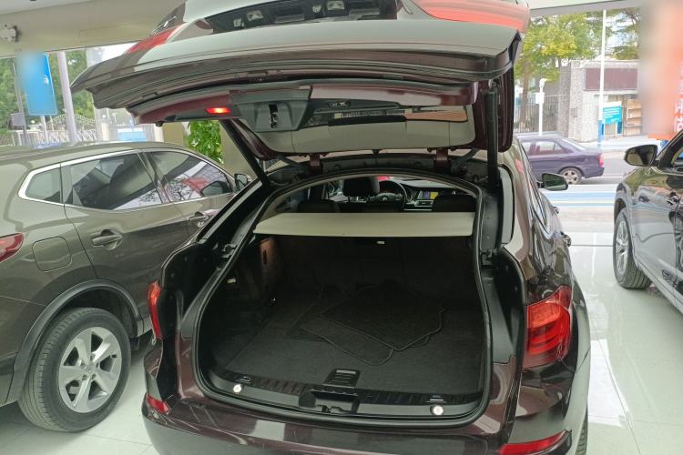 Used BMW 5 Series GT 2014 535i Leading Model Trunk