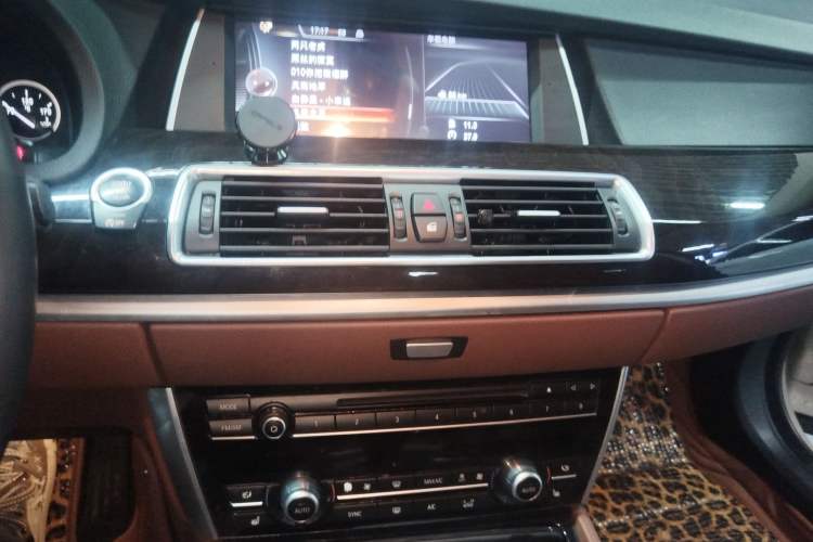 Used BMW 5 Series GT 2014 535i Leading Model Audio And AC Panel