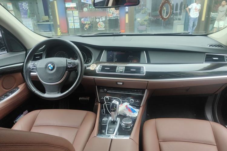 Used BMW 5 Series GT 2014 528i Leading Model Center Console