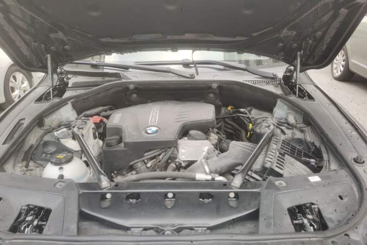 Used BMW 5 Series GT 2014 528i Leading Model Engine Bay