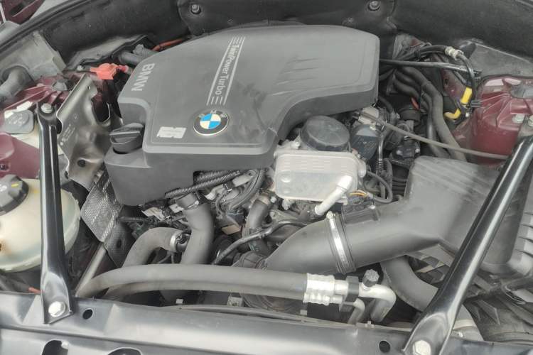 Used BMW 5 Series GT 2014 528i Leading Model Engine Bay