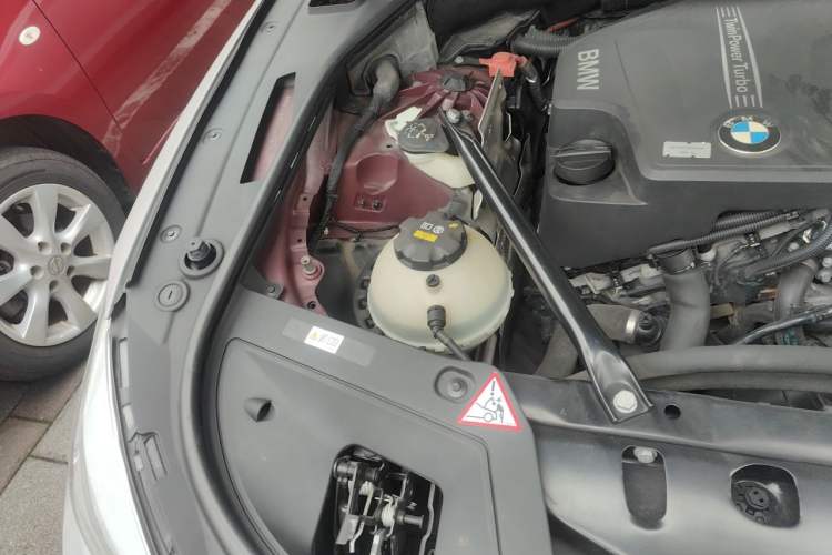 Used BMW 5 Series GT 2014 528i Leading Model Engine Bay Right
