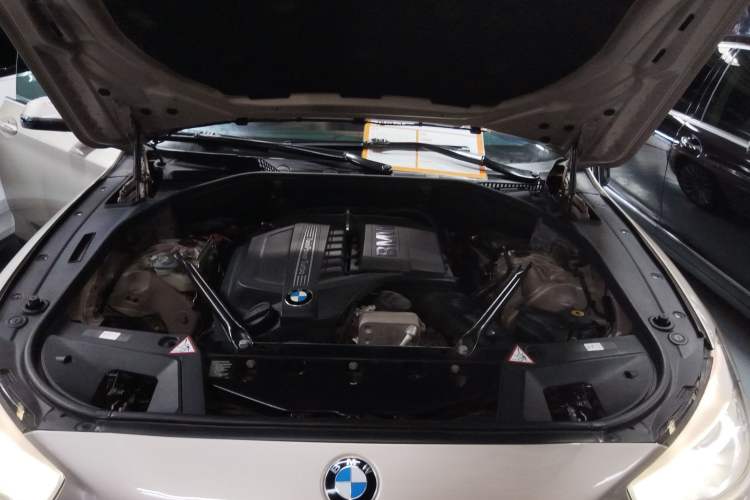 Used BMW 5 Series GT 2014 535i Leading Model Engine Bay