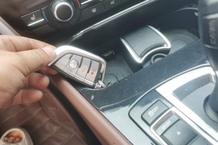 Used BMW 5 Series GT 2014 528i Leading Model Interior 1