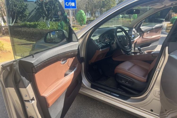 Used BMW 5 Series GT 2014 535i Leading Model Interior 1