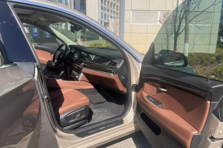 Used BMW 5 Series GT 2014 535i Leading Model Interior 3