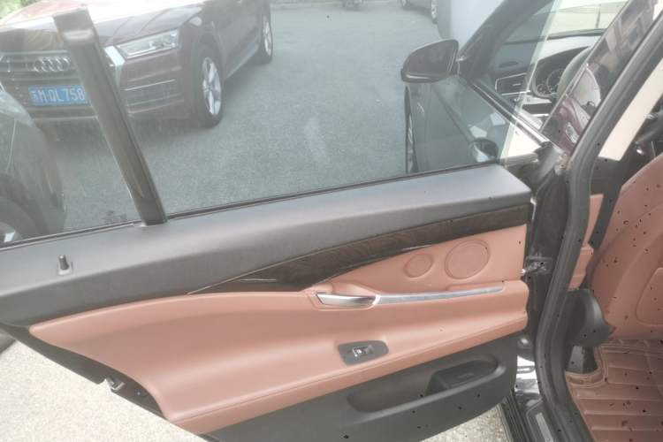 Used BMW 5 Series GT 2014 528i Leading Model Interior 8