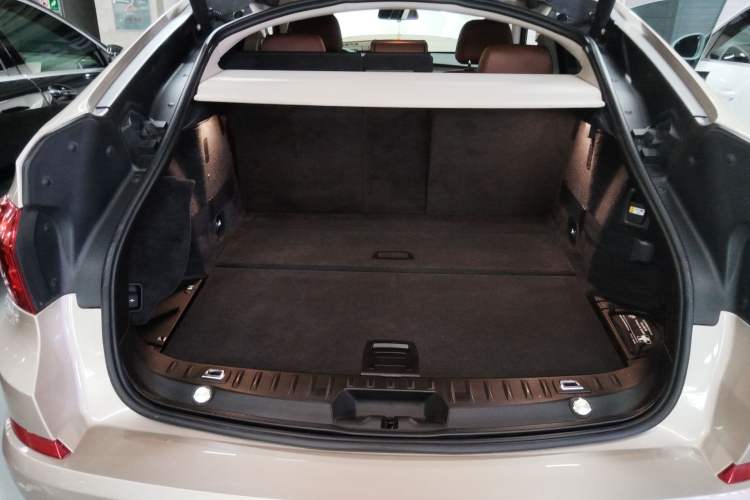 Used BMW 5 Series GT 2014 535i Leading Model Trunk