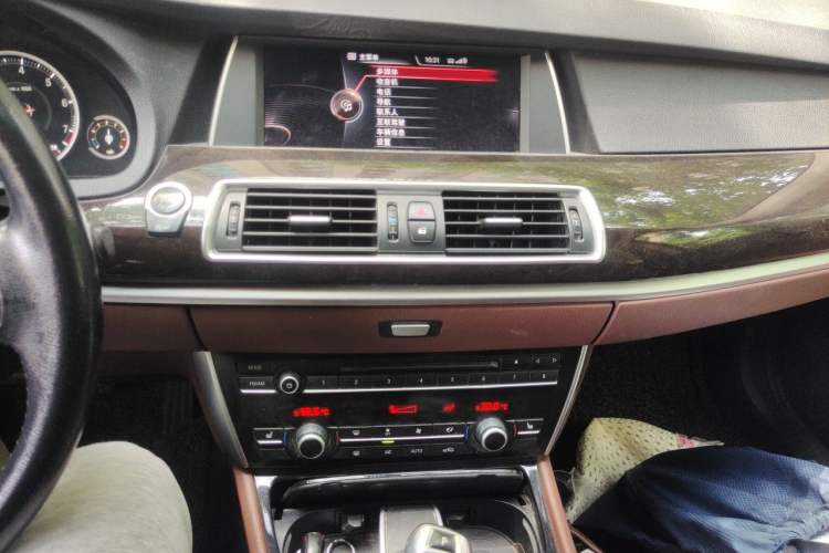 Used BMW 5 Series GT 2014 528i Leading Model Audio And AC Panel