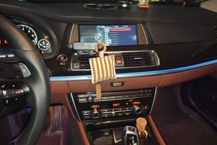 Used BMW 5 Series GT 2014 528i Leading Model Audio And AC Panel