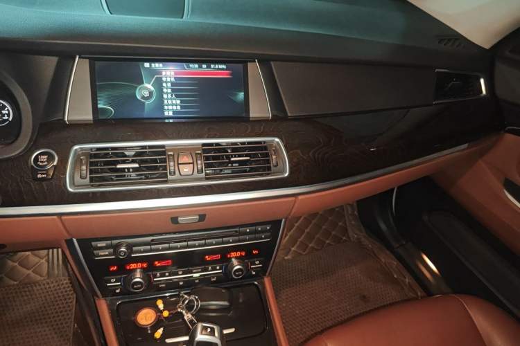 Used BMW 5 Series GT 2014 535i Leading Model Audio And AC Panel