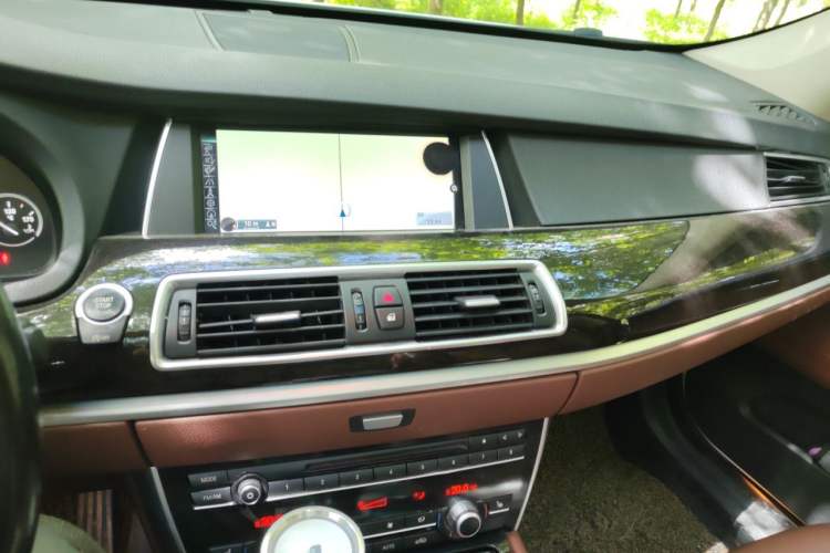 Used BMW 5 Series GT 2014 528i Leading Model Audio And AC Panel