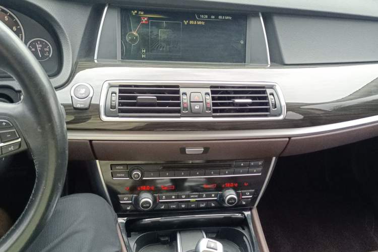 Used BMW 5 Series GT 2014 528i Luxury Edition Audio And AC Panel