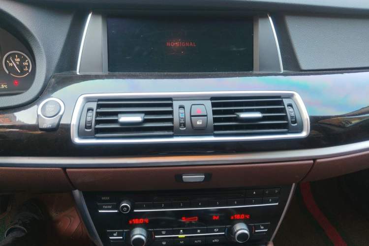 Used BMW 5 Series GT 2014 528i Leading Model Audio And AC Panel