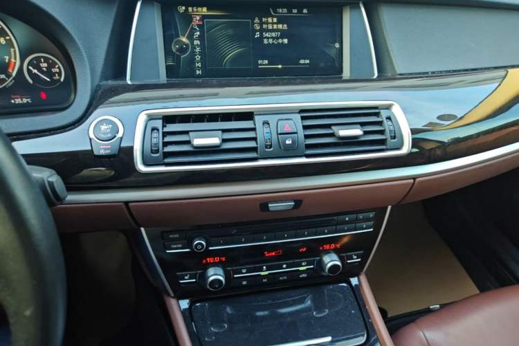 Used BMW 5 Series GT 2014 528i Leading Model Audio And AC Panel