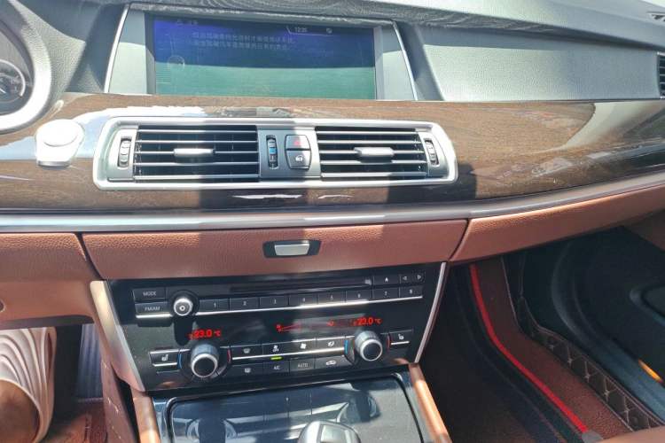 Used BMW 5 Series GT 2014 528i Leading Model Audio And AC Panel