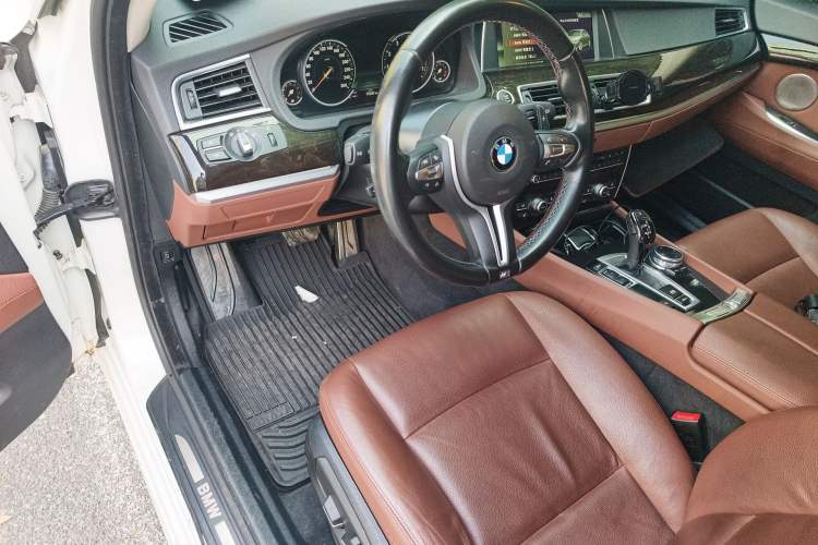 Used BMW 5 Series GT 2014 535i Leading Model Center Console