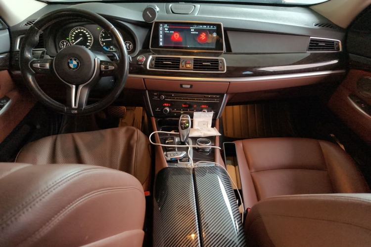 Used BMW 5 Series GT 2014 528i Leading Model Center Console