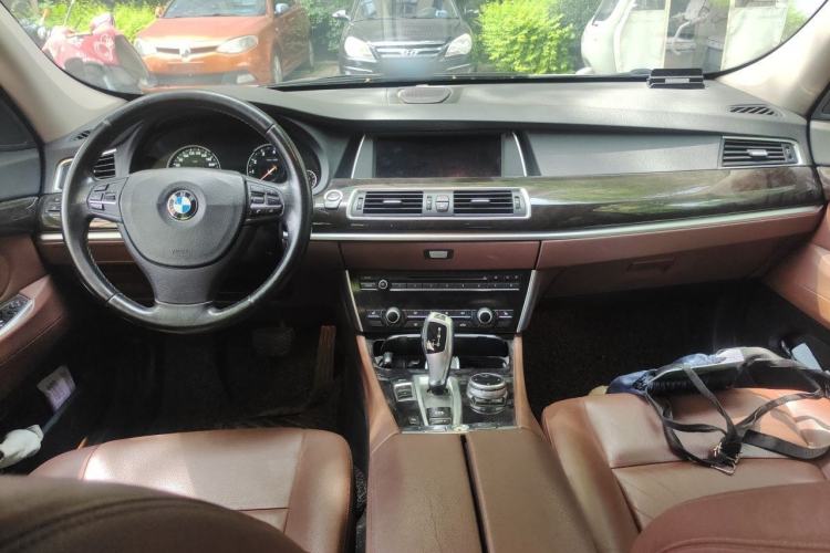 Used BMW 5 Series GT 2014 528i Leading Model Center Console
