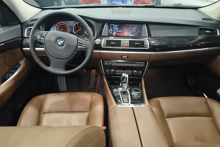 Used BMW 5 Series GT 2014 528i Leading Model Center Console