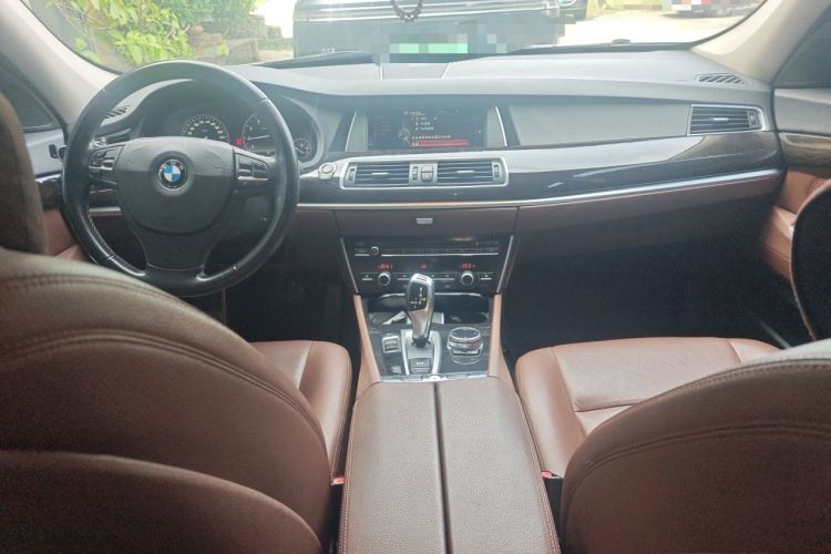 Used BMW 5 Series GT 2014 528i Leading Model Center Console