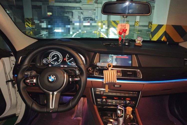 Used BMW 5 Series GT 2014 528i Leading Model Center Console