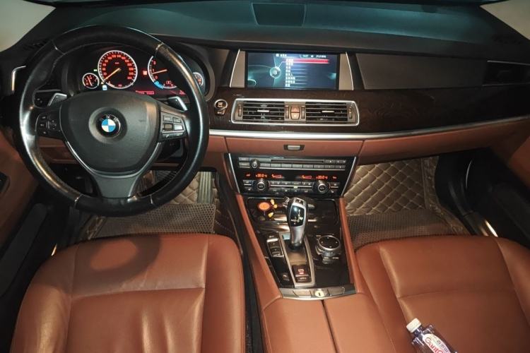 Used BMW 5 Series GT 2014 535i Leading Model Center Console