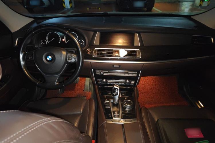Used BMW 5 Series GT 2014 528i Luxury Edition Center Console