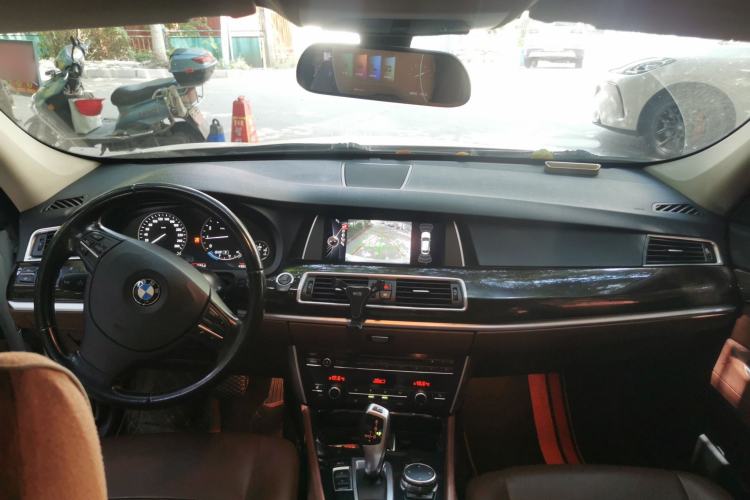 Used BMW 5 Series GT 2014 528i Leading Model Center Console