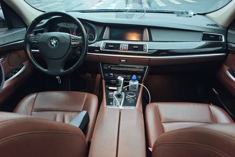 Used BMW 5 Series GT 2014 528i Leading Model Center Console