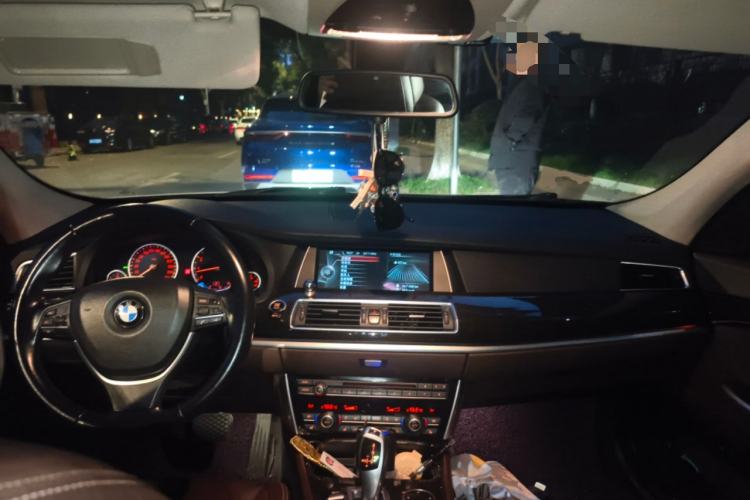 Used BMW 5 Series GT 2014 528i Luxury Edition Center Console